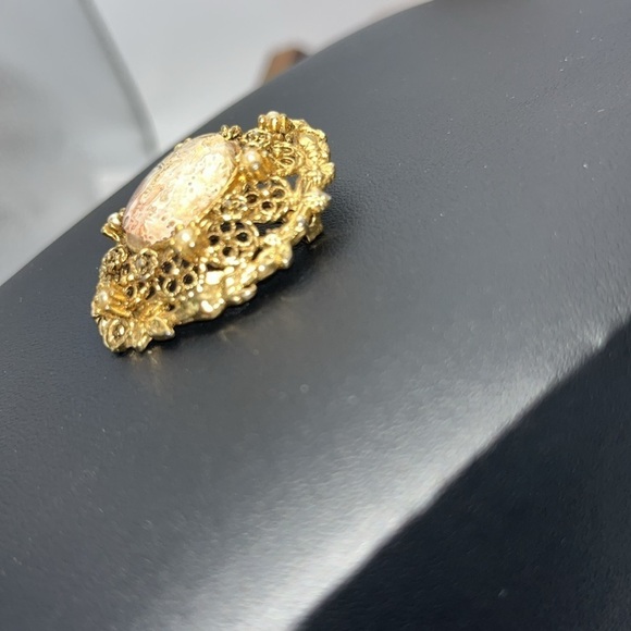 Vintage gold tone earth tone swirl center delicate filigree domed brooch pearls - Picture 14 of 14